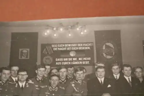 tolles altes Foto - Soldaten - Politiker ??? DDR - NVA 