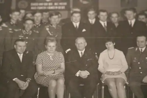 tolles altes Foto - Soldaten - Politiker ??? DDR - NVA 