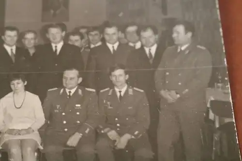tolles altes Foto - Soldaten - Politiker ??? DDR - NVA 