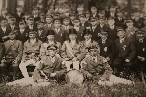 tolles altes Gruppenfoto - Verein ??? Studentenschaft ??? Ältere und Jüngere