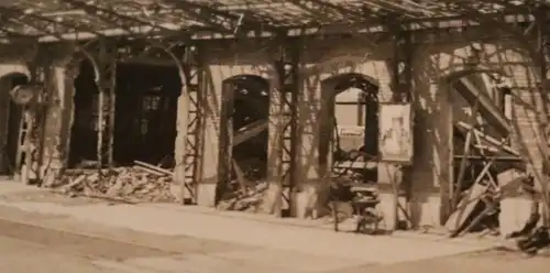 altes Foto  Zerstörter Ort , Bahnhof ??? - Name auf Rückseite ,