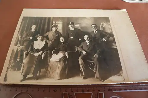 tolles altes großes Familienfoto - ein Sohn Sanitäter , einer Soldat mit EK II