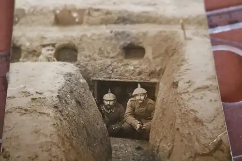 tolles altes Foto - Soldaten im Schützengraben, Erdbunker , Inf.Regt. 15 ??