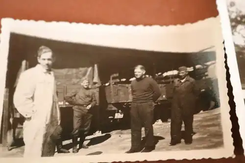 drei alte Fotos  eines Soldaten 
