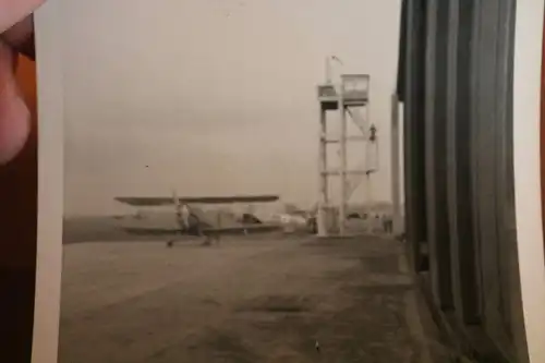 tolles altes Foto - Flughafen in Pancov ??? 