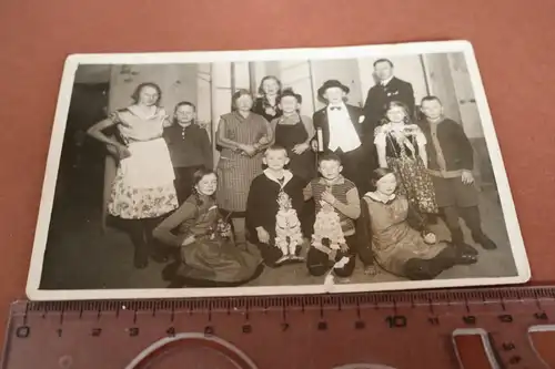 tolles altes Foto - Gruppe Kinder - Familie ?  Fasching ?? 1900-1920 ??