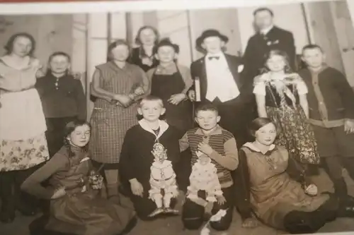 tolles altes Foto - Gruppe Kinder - Familie ?  Fasching ?? 1900-1920 ??