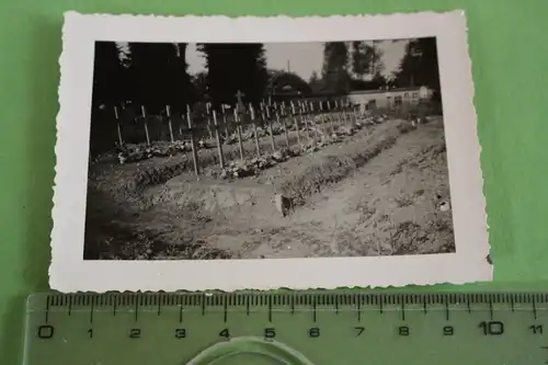 interessantes altes Foto - Soldatenfriedhof - Ort ??? 