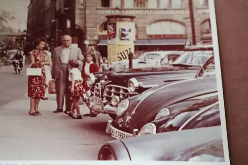 tolles altes Farbfoto - Familie in Genf ?? Genfer Lebensversicherung 50-60er Jah