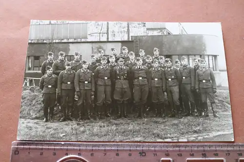 altes Repro-Foto - Gruppe Soldaten der Luftwaffe - Spanienkreuz