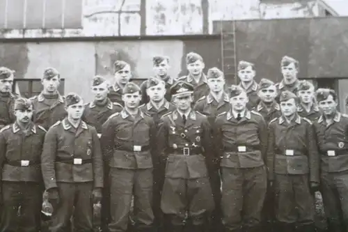 altes Repro-Foto - Gruppe Soldaten der Luftwaffe - Spanienkreuz