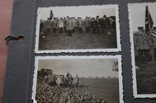 Albumseite mit vier alten Fotos - Kriegerverein ?? Roßbach-Feier  1932