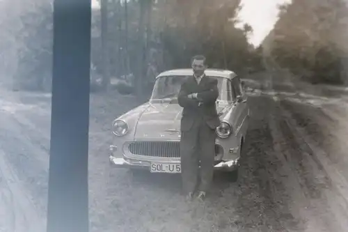 zwei tolle alte Negative - Frau und Mann mit Opel Oldtimer  - 50-60er Jahre ??