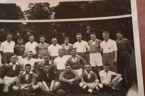 tolles altes Mannschaftsfoto - Fußball zwei Mannschaften - Vereinslogo 30-50er J