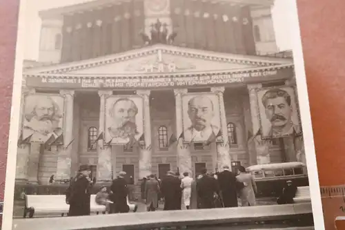 tolles altes Foto Fahnen Portraits, Stalin - Bolschoi-Theater  Moskau - 50-60er