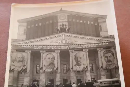 tolles altes Foto Fahnen Portraits, Stalin - Bolschoi-Theater  Moskau - 50-60er