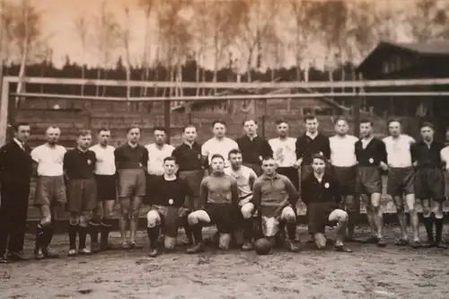 tolles altes Mannschaftsfoto - Fußball  Verein ??? 20-30er Jahre 