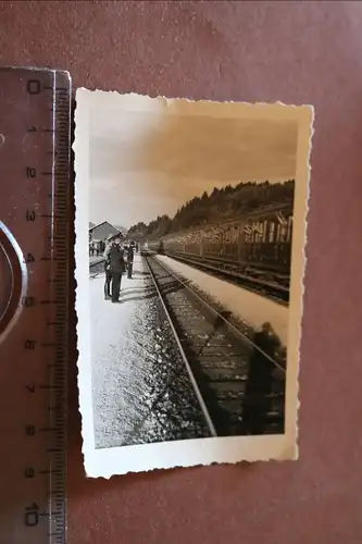 altes Foto - Personenzug voller Soldaten - Abfahrt - Ort ?? 1939