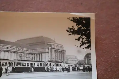 tolles altes Foto Leipziger Hauptbahnhof mit Strassenbahnen 30er Jahre