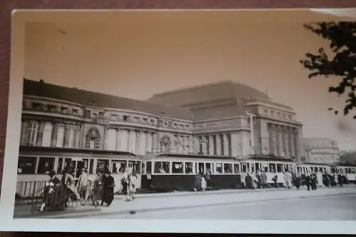 tolles altes Foto Leipziger Hauptbahnhof mit Strassenbahnen 30er Jahre