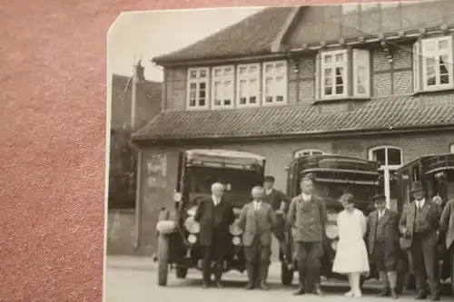 tolles altes Foto - Personen dahinter Fahrzeuge der Reichspost - Oldtimer