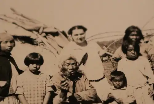 tolles altes Gruppenfoto - Indianer  im Reservat Minnisota - 1926