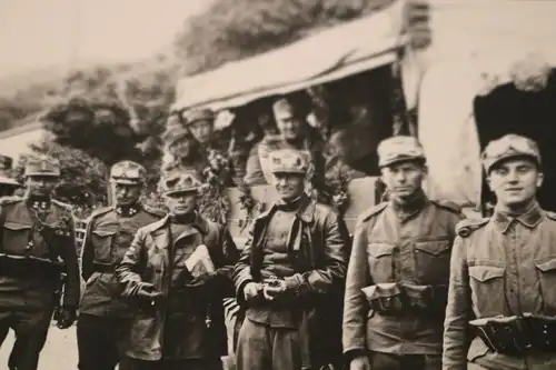 tolles altes Foto - österreichische Soldaten - Fahrer ?? Schutzbrillen 