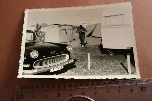 tolles altes Foto - Oldtimer Opel  auf Campingplatz - 50-60er jahre ?