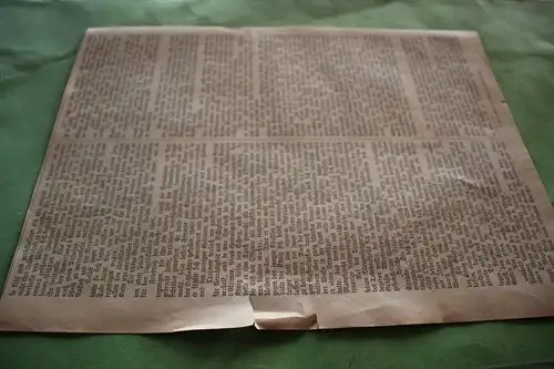 alter Ausschnitt - Szene ein junger Tell - Familie in Trachten 