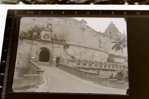 tolles altes Glasnegativ mir unbekanntes Festungstor Burg ?  20-30er Jahre 