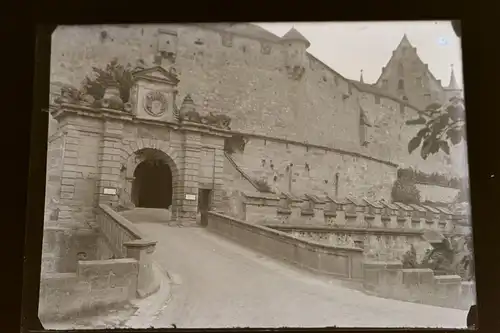 tolles altes Glasnegativ mir unbekanntes Festungstor Burg ?  20-30er Jahre