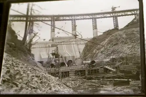 drei tolle alte Glasnegative - Bau eines Staudammes ? Brücke ???