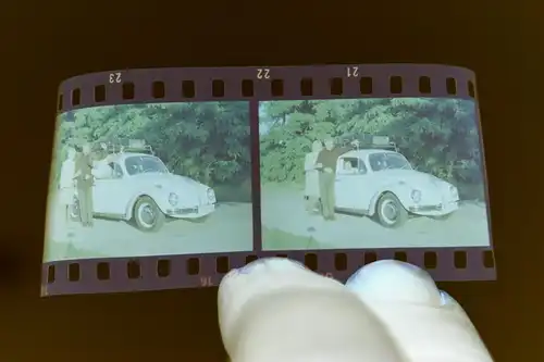 zwei tolle alte Negative  Familie mit Oldtimer VW Käfer - 60-70er Jahre ??