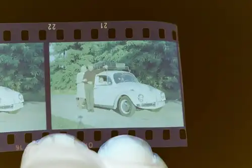 zwei tolle alte Negative  Familie mit Oldtimer VW Käfer - 60-70er Jahre ??