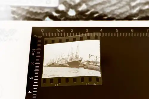 tolles altes Negativ - Frachtschiff Octavia im Hafen - Bremen ? Hamburg ?
