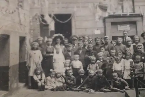 tolles altes Gruppenfoto - Kinderfest ??? Ort ??? 20er Jahre ?