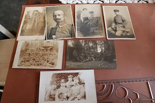 sieben alte Fotos - Soldaten , Gruppenfotos usw.