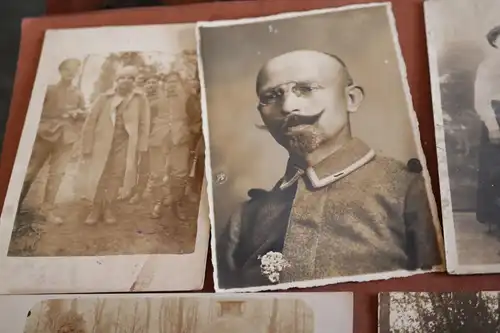 sieben alte Fotos - Soldaten , Gruppenfotos usw. 