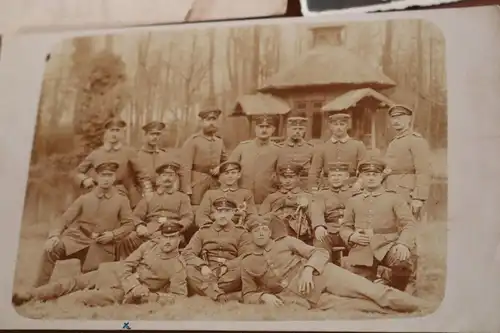 sieben alte Fotos - Soldaten , Gruppenfotos usw. 