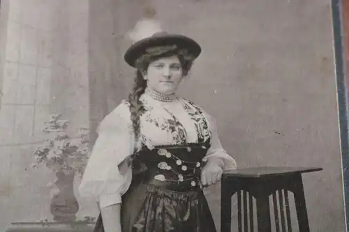 tolles altes Kabinettfoto -  Frau in Tracht - Tangermünde