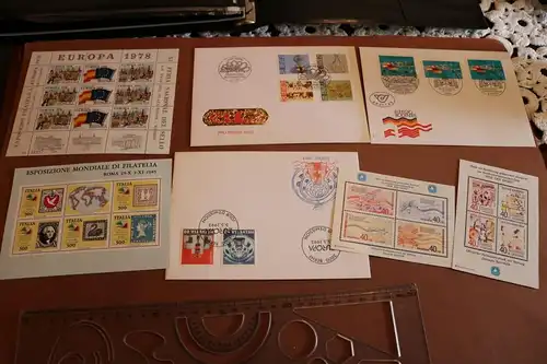 verschiedene Ganzsachen, Blöcke und Farbsonderdrucke ? Briefmarken 