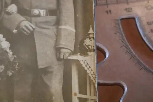 tolles altes Foto Soldat mit Frau - EK II - auf Pappe - 1918 - Pickelhaube