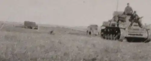 tolles altes Foto - deutsche Panzer auf Vormarsch - Russland ?