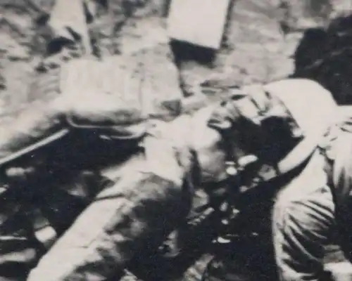 tolles altes Foto - Soldaten mit Heeresatmer - Sauerstoffgerät 