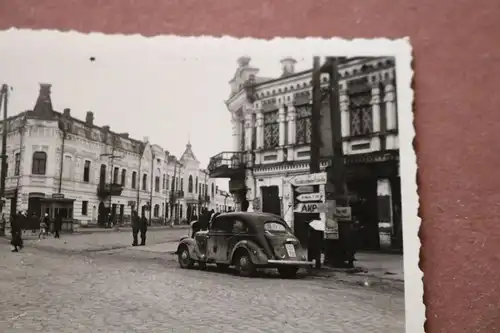 tolles altes Foto - Strasse in Chmelnyzkyj Ukraine - Schilderwald - PKW