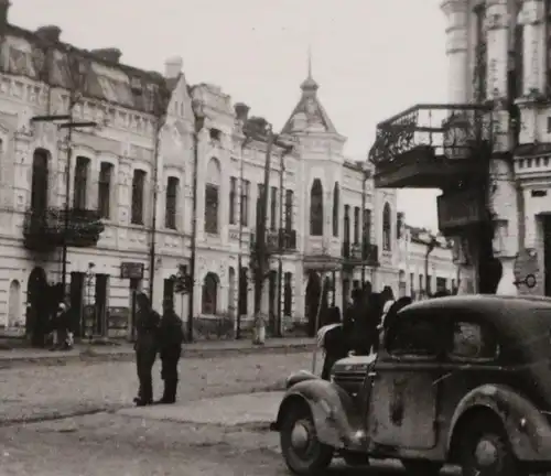 tolles altes Foto - Strasse in Chmelnyzkyj Ukraine - Schilderwald - PKW 
