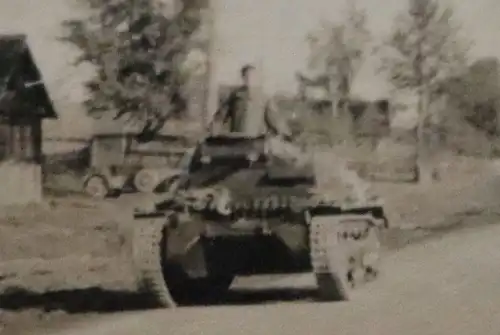tolles altes Foto - deutscher Panzer und Panzerjäger I auf Vormarsch - Ort ?