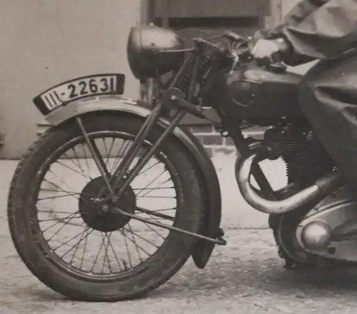 tolles altes Foto - Krad Fahrer auf Oldtimer Motorrad  Marke ?? 1941