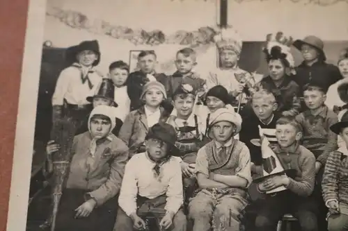 tolles altes Klassenfoto - Knabenschule - Fasching Kostüme - 20-40er Jahre ?