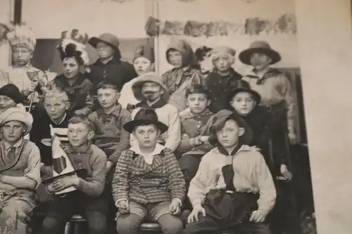 tolles altes Klassenfoto - Knabenschule - Fasching Kostüme - 20-40er Jahre ?